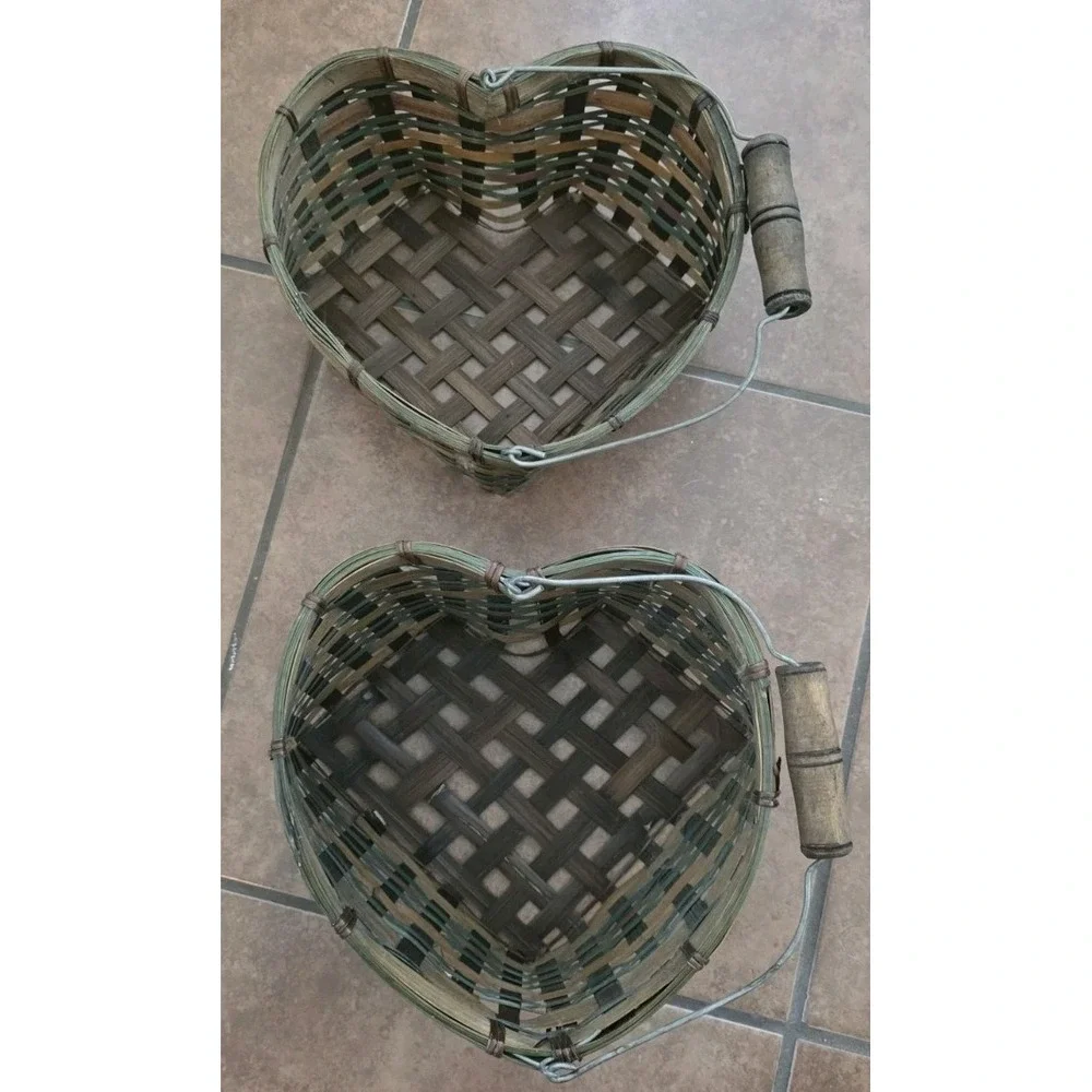 Vintage Heart Shaped Baskets Wood Metal Handle 2pc Woven Weaved Cottage‎